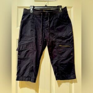 Lee Women’s Black capris. Size 12 Petite. GUC